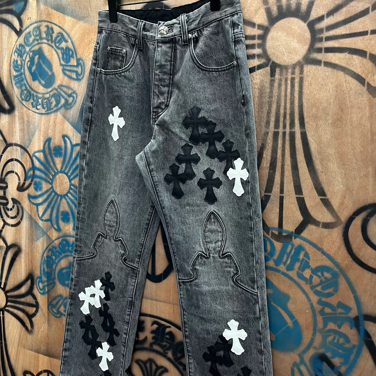 P720 Chrome Hearts Limited Series New City Limited Jeans Chrome Hearts City Limited Jeans vintage levis American made 501 505 517 base version remake Levis American made 501 base version Imported sheepskin 925 silver remake Customers provide waist and trousers length or height and weight The studio will select the most suitable base version for you to remake There are many people doing remakes in the market Don’t belittle or comment The difference is visible to the naked eye See more and compare for yourself #CHROME HEARTS Unisex style